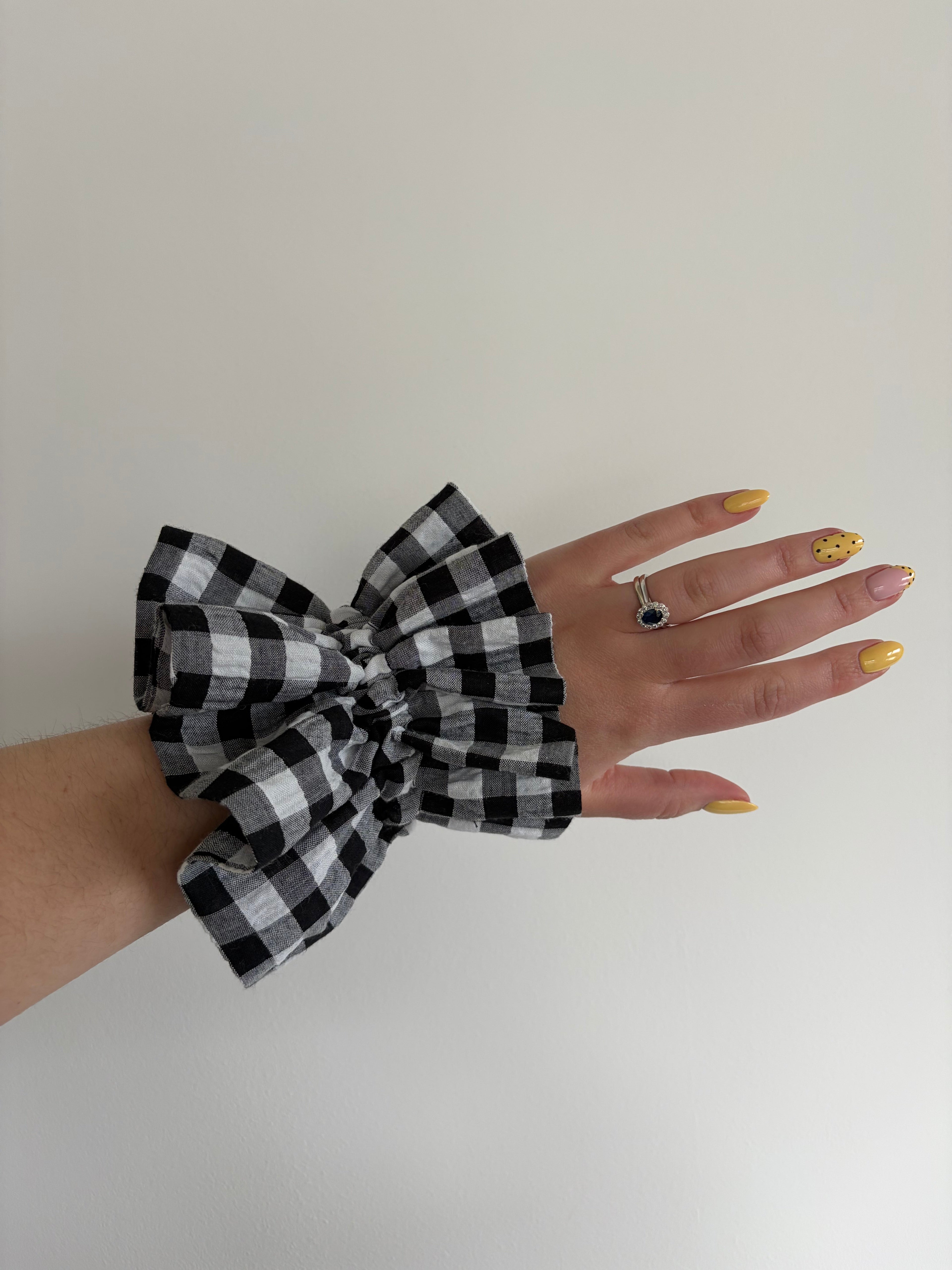 ELARA- Scrunchie